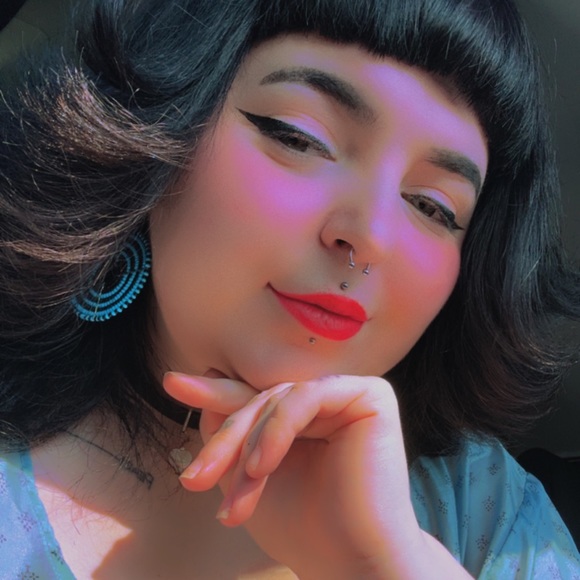 Meet your Posher, Sunny ☀️ - Picture 5 of 17